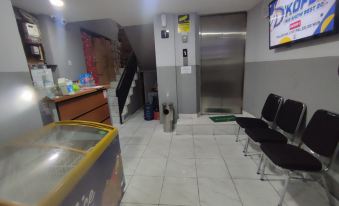 Collection O 91131 New V1 Hotel Near Stasiun Mangga Besar