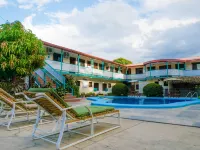 Drift Inn Cayo - Kolam Renang