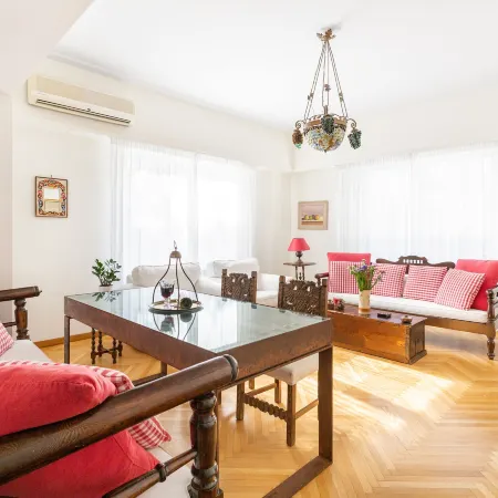 Athens Squared Apartments Отели рядом с достопримечательностью «Военный музей»
