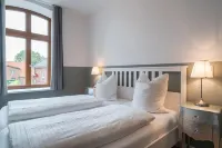 Wellenreiter Gästehaus Tating Hotels in Karolinenkoog