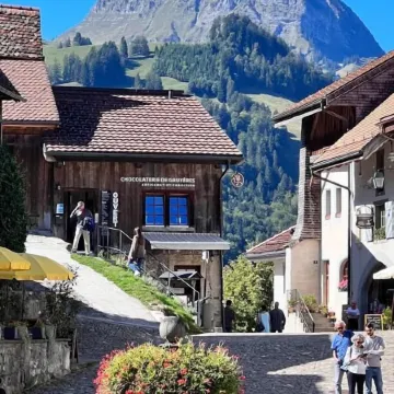 Hôtel de Ville Отели рядом с достопримечательностью «La Maison du Gruyère a Pringy»