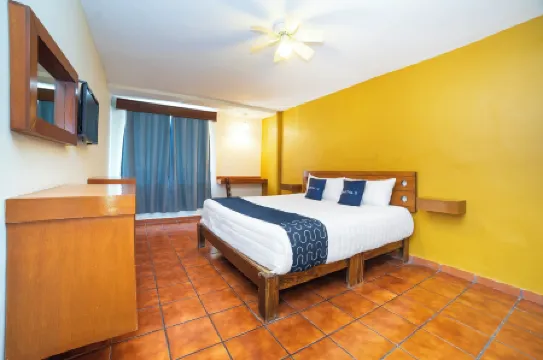 Capital O Hotel Casa Blanca