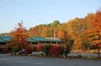 Log Cabin Lodge & Suites Hotel a Middlecreek Township