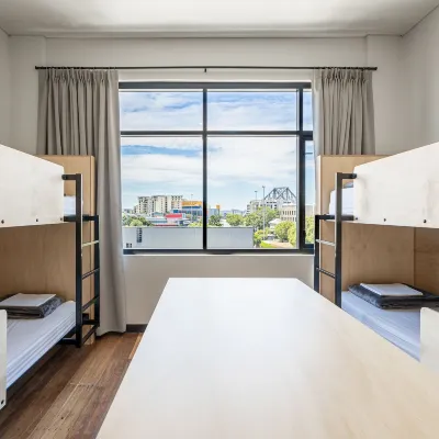 Bunk Brisbane Отели рядом с достопримечательностью «Кастом Хаус»