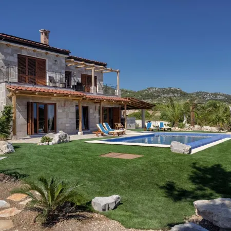 Luxury Villa Ocean Seeker with Pool