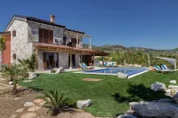 Luxury Villa Ocean Seeker with Pool - Private Pools