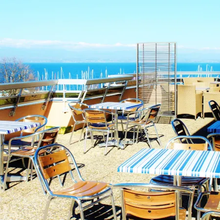 Vvf Lac Léman Évian-Les-Bains Отели рядом с достопримечательностью «Железнодорожный вокзал Эвиан»