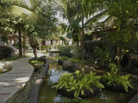 Fanari Khaolak Resort - Courtyard