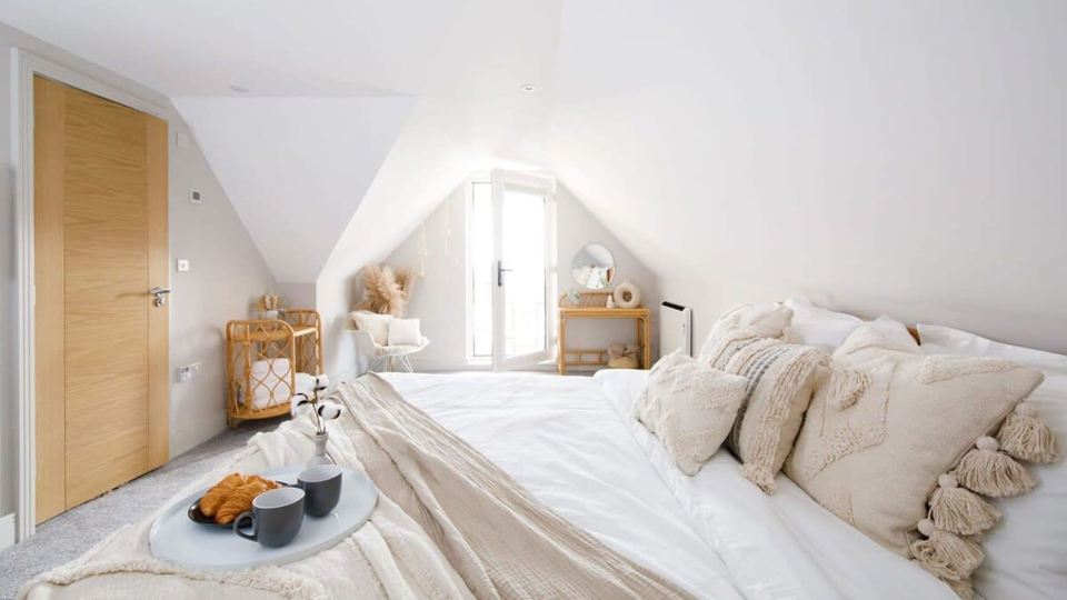 Luxury Penthouse ~ Super King Bed 5 Min to Beach