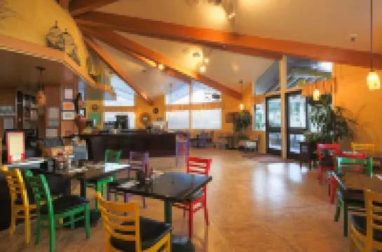 มอนเทอเรย์ เบย์ ลอดจ์