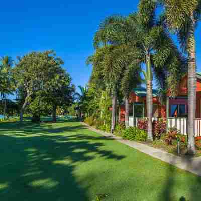 King Reef Resort Hotel Exterior