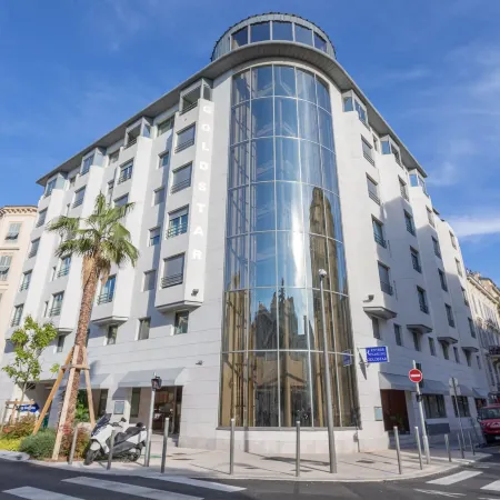 Goldstar Apartments & Suites