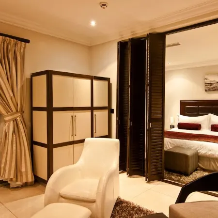 L'Eola Suites
