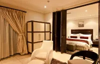 L'Eola Suites