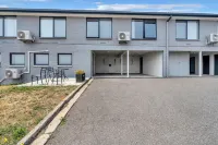 Youngtown Executive Apartments - Mountain view