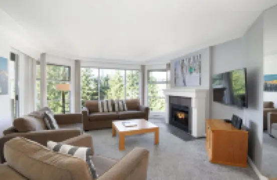 The Woodrun Lodge by Whiski Jack