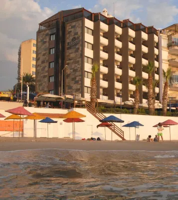 Hotel Sunday Beach Hotel di Kadinlar Denizi Mahallesi