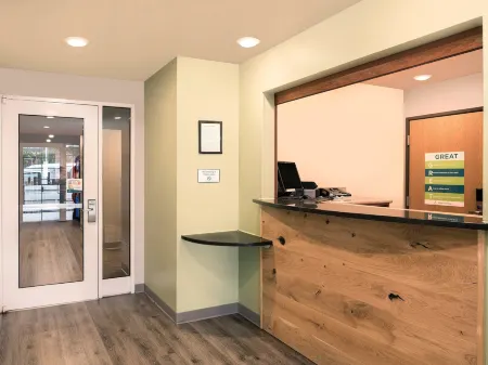 Extended Stay America Select Suites - Fayetteville Отели в г. Камберленд