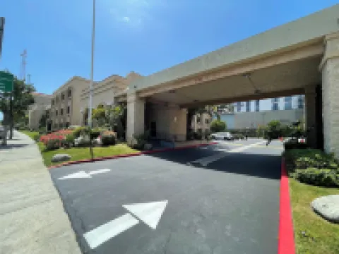 港口旁的旅館和套房