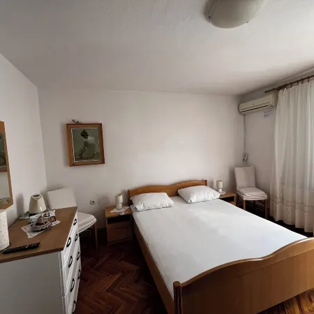 Apartment and Rooms Ruza