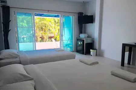 Ban Krut Resort Отели рядом с достопримечательностью «Wat Don Yang»