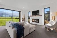 Glenburn Coastal Retreat Hotels in Hapuku