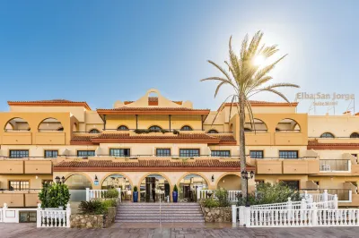 إلبا كاستيلو سان جورج آند أنتيجوا سويت هوتل Hotels near The Wine Bar