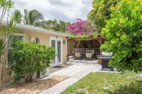 Tropical Vibes! Spacious 2BD/1BA, BBQ, Parking & more -10 min to Best Locations Citi Trends 주변 호텔