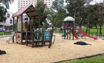ReadySet Apartments on Altona