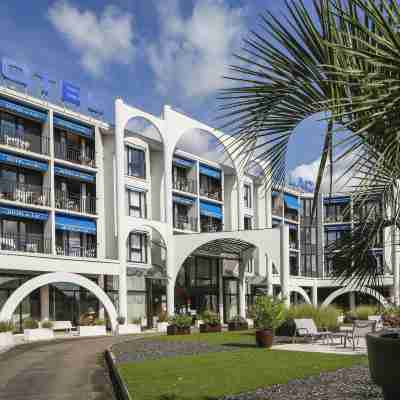Brit Hotel du Lac Hotel Exterior