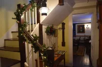 Daniels House Inn Hotels in Salem