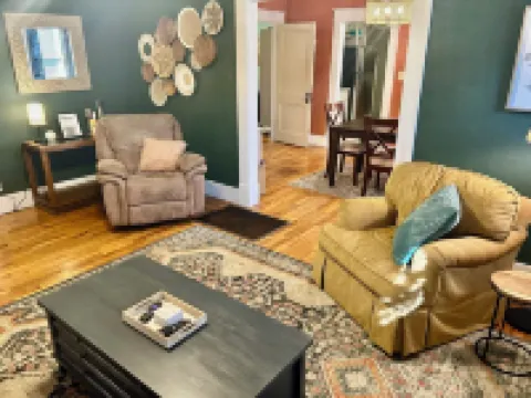 Charming 3-bedroom bungalow in delightful Fort Smith with WiFi, AC
