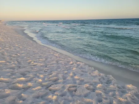 Large Private in Ground Pool 6 Feet Deep. 10 Minutes to Beach/Golf Very Clean