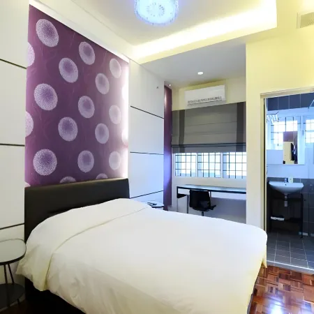 The One Vacation Home, Malacc