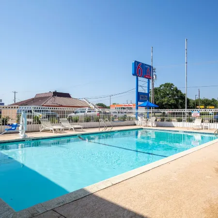 Motel 6 Bryan, TX - University Area