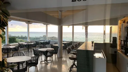 Vrachia Beach Hotel & Suites - Adults Only Отели в г. Tsada