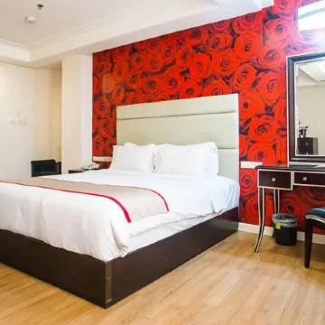 Queen Margarette Hotel - Downtown