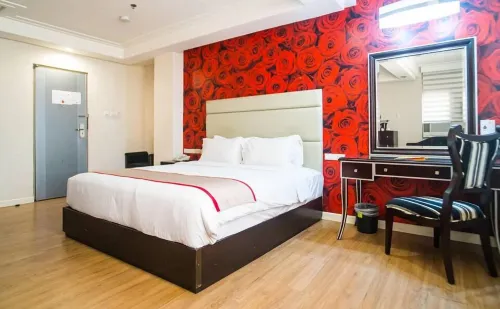 Queen Margarette Hotel - Downtown