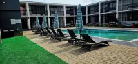 Wyndham Garden Atlanta Airport - Pools
