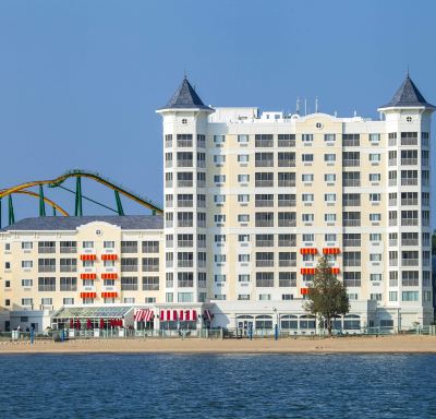 Hotel Exterior Cedar Point Hotel Breakers Photo