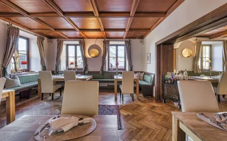 Angermühle Landgasthof Отели в г. Траунройт