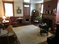 Wolf Creek Inn & Tavern - Homestays