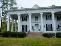 Lookaway Inn Hotels near James Brown Statue