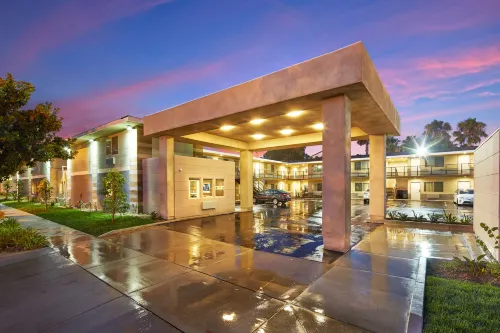 Eden Roc Inn & Suites Anaheim