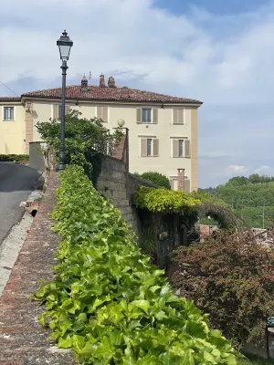 Dimora Storica la Corte Delle 4 Stagioni Hotels in Ozzano Monferrato