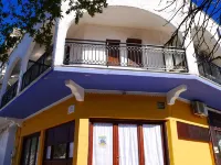 Captain's Beach Apartments Hotels near Agios Athanasios