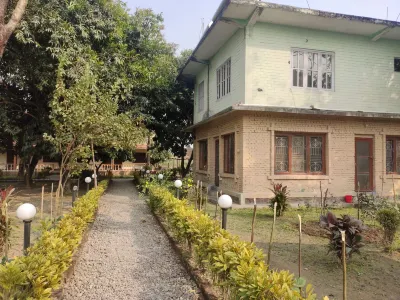 Hotel Tress House Các khách sạn gần Chitwan Jungle Safari