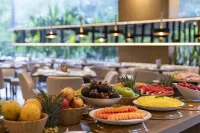 York Medellin, Curio Collection by Hilton - servizio colazione