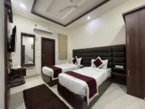 Hotel Opal Courtyard