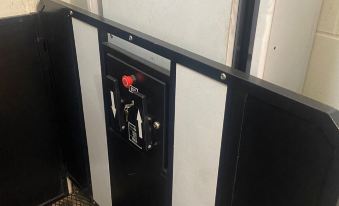 Hot tub bar and Pool Table Near Dear Park Manor